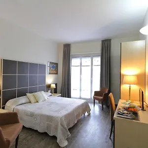 https://hotel-ferrari-chiavari.hotelitalianriviera.com
